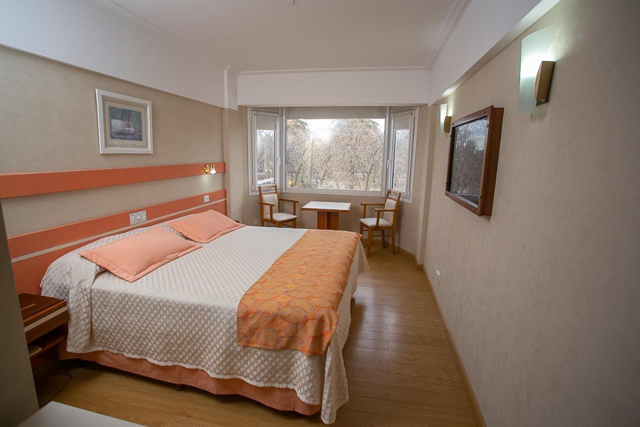 Hotel Dior Tandil Esterno foto
