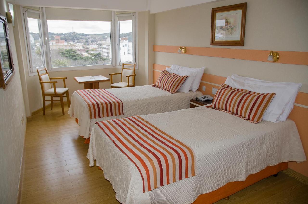 Hotel Dior Tandil Esterno foto